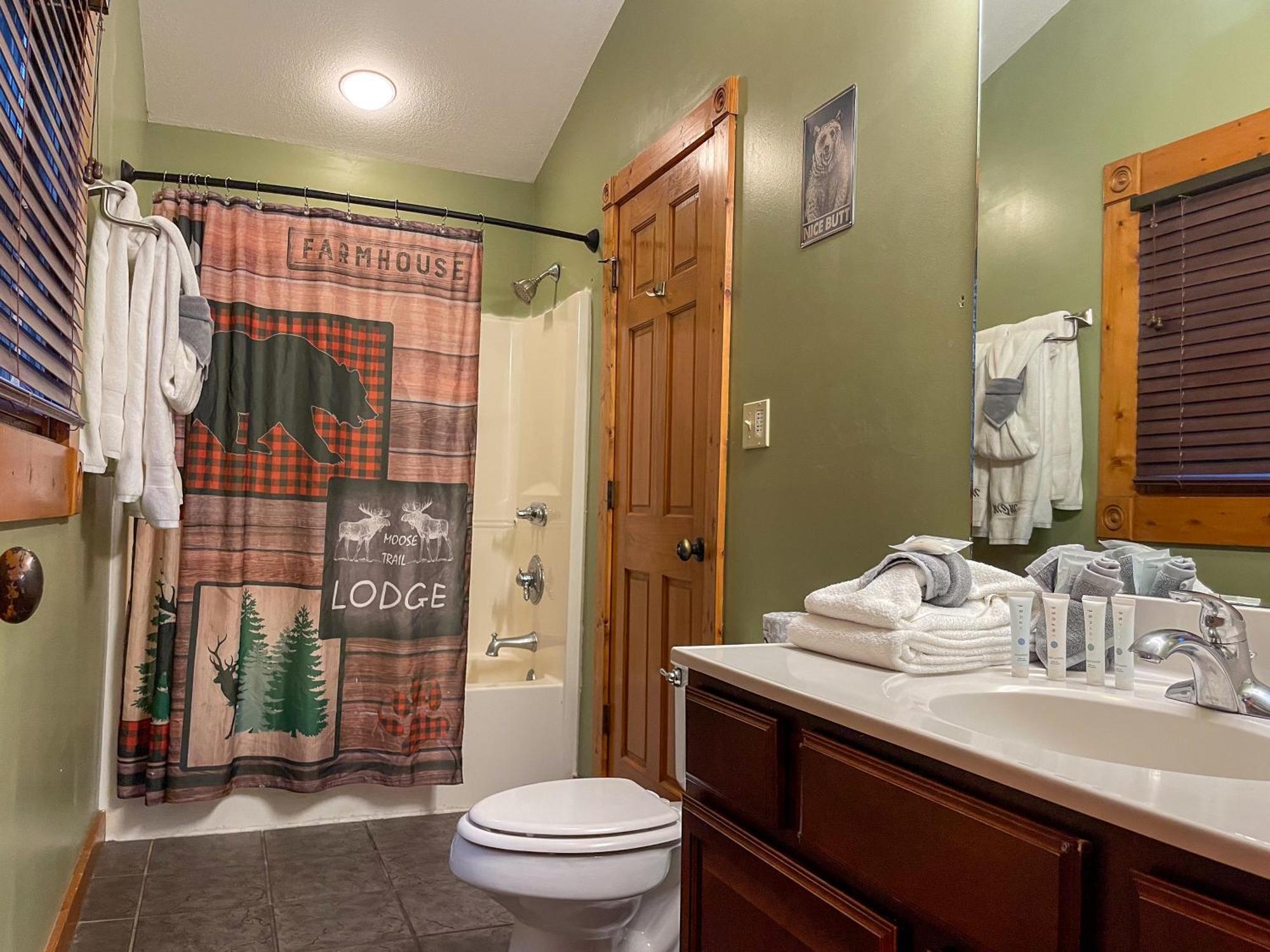 Spacious Resort Log Cabin, Easy Drive, Hot Tub, Arcade Gameroom, Mountain Vibe Gatlinburg Extérieur photo