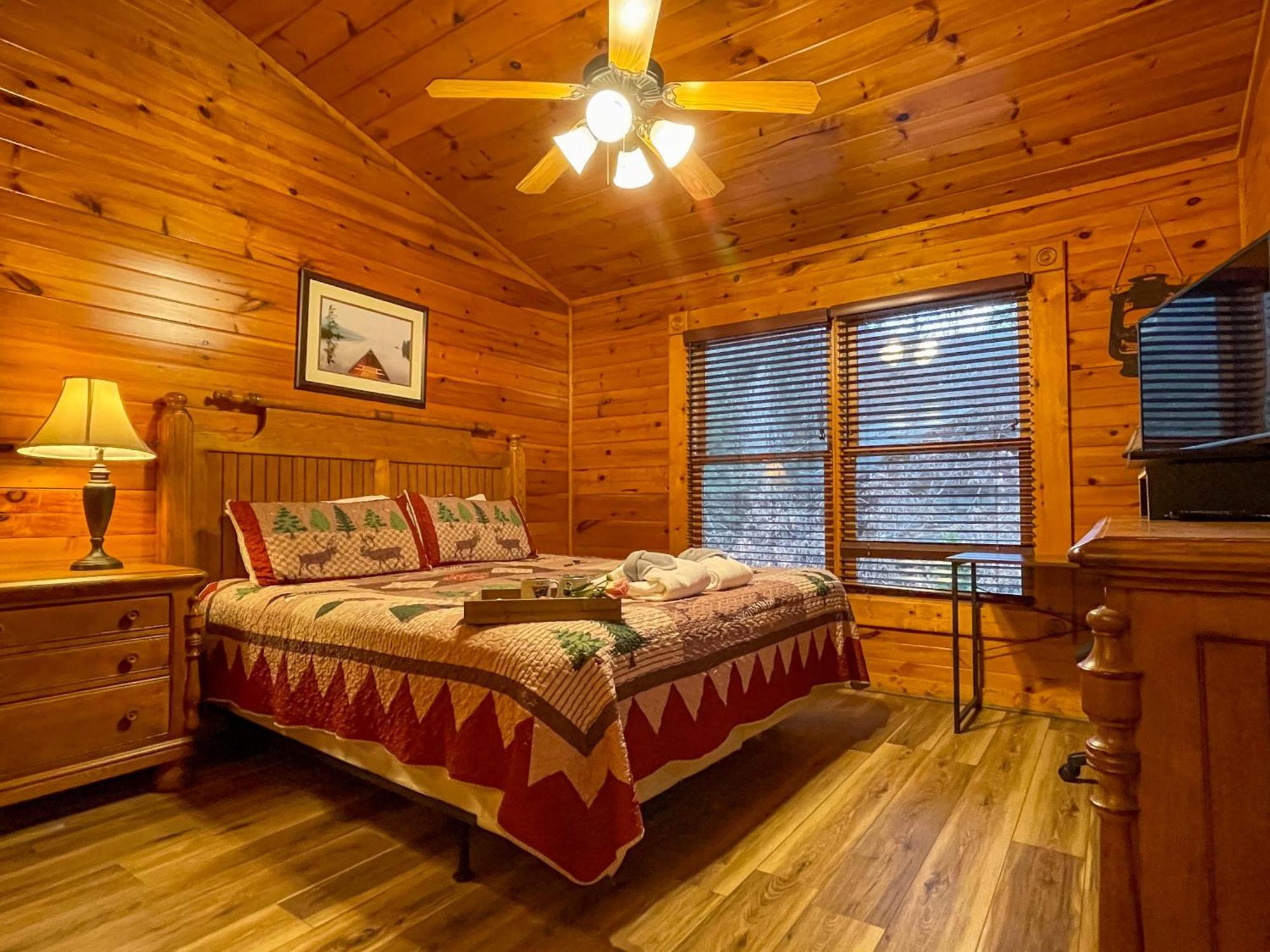 Spacious Resort Log Cabin, Easy Drive, Hot Tub, Arcade Gameroom, Mountain Vibe Gatlinburg Extérieur photo