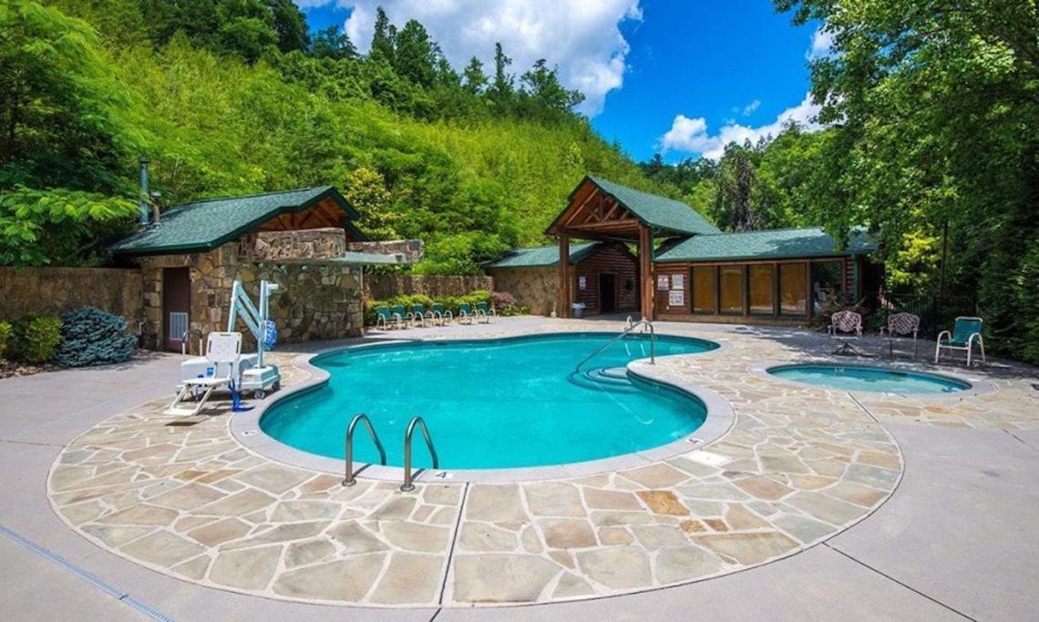 Spacious Resort Log Cabin, Easy Drive, Hot Tub, Arcade Gameroom, Mountain Vibe Gatlinburg Extérieur photo