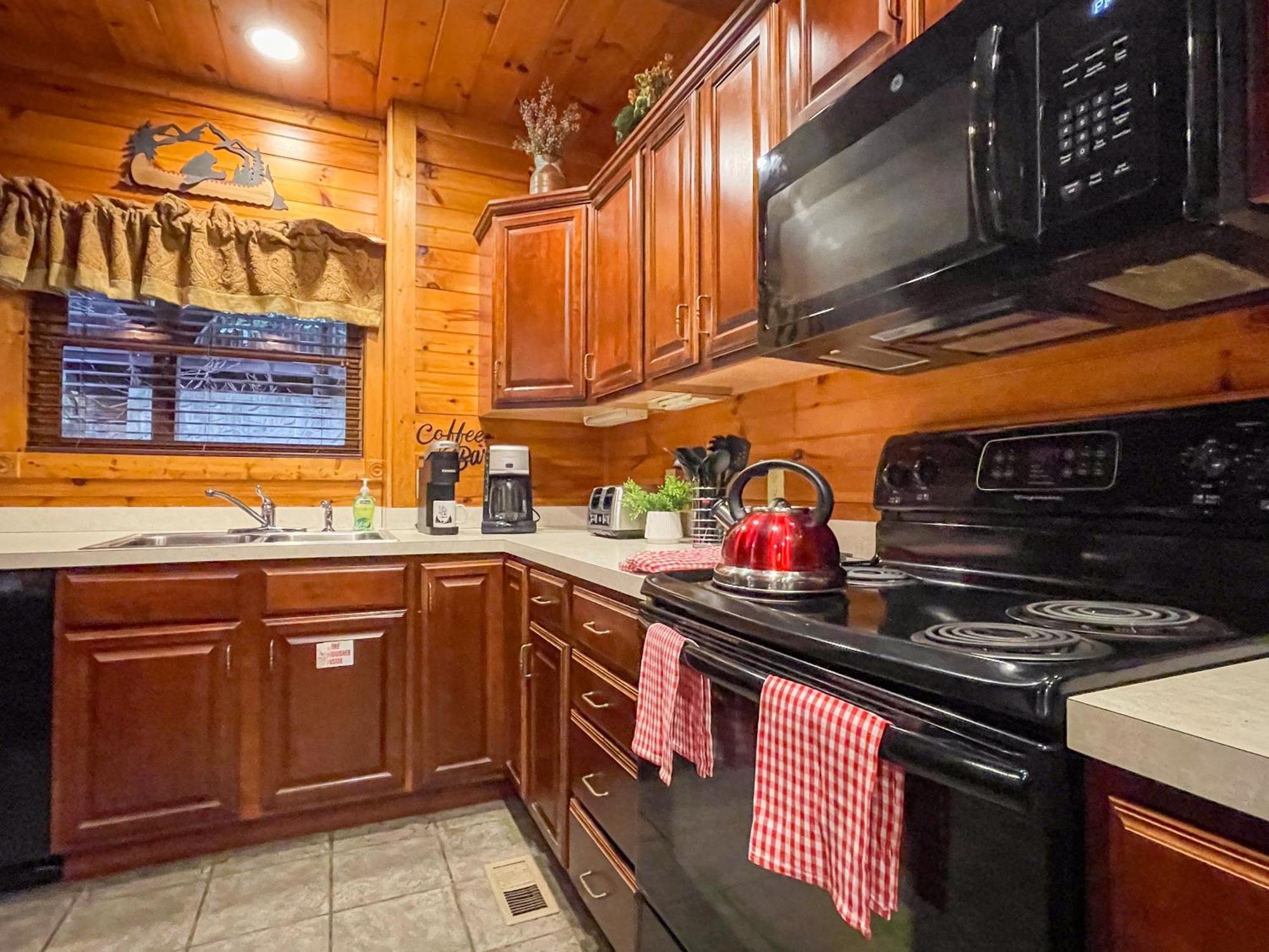 Spacious Resort Log Cabin, Easy Drive, Hot Tub, Arcade Gameroom, Mountain Vibe Gatlinburg Extérieur photo