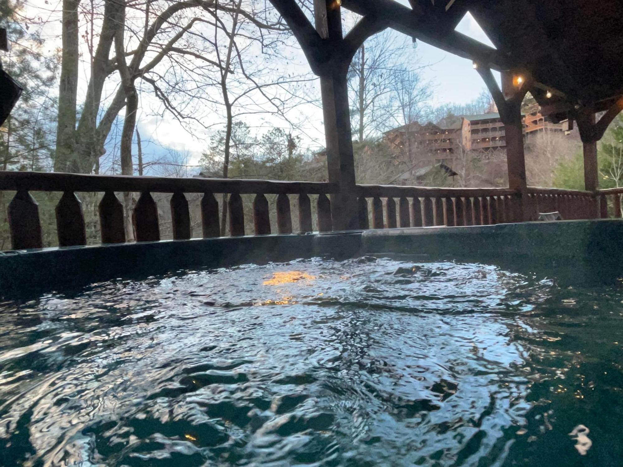 Spacious Resort Log Cabin, Easy Drive, Hot Tub, Arcade Gameroom, Mountain Vibe Gatlinburg Extérieur photo