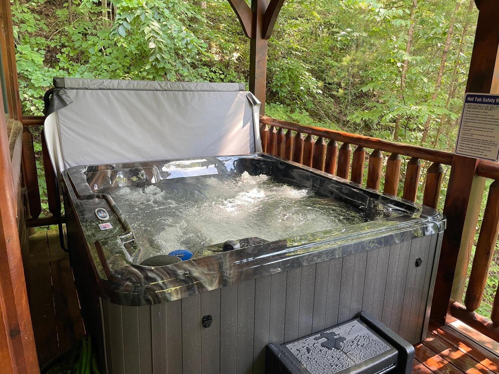 Spacious Resort Log Cabin, Easy Drive, Hot Tub, Arcade Gameroom, Mountain Vibe Gatlinburg Extérieur photo